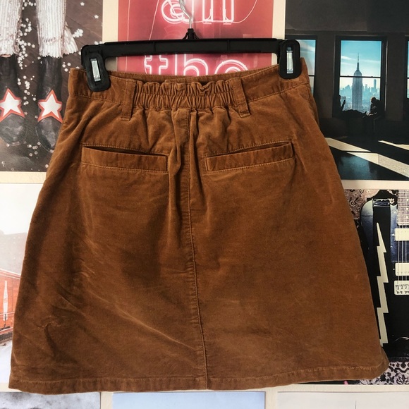 S Suede Skirt With Buttons and Pockets - Picture 2 of 4